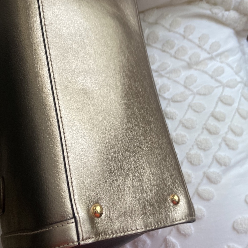 Ralph Lauren medium,light golden metallic color, approx. 11.5 X 9.5 X 9 cm. - Picture 3 of 7